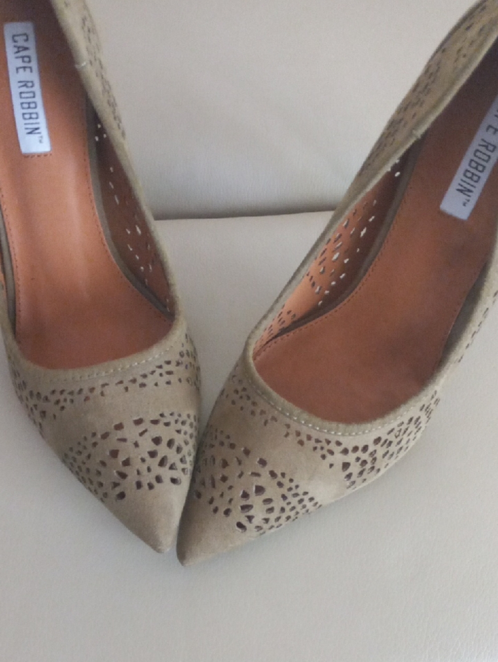 Cape Robbin Women's Olive Green Laser-Cut Pointed Toe Pumps Size 9M - Picture 5 of 17